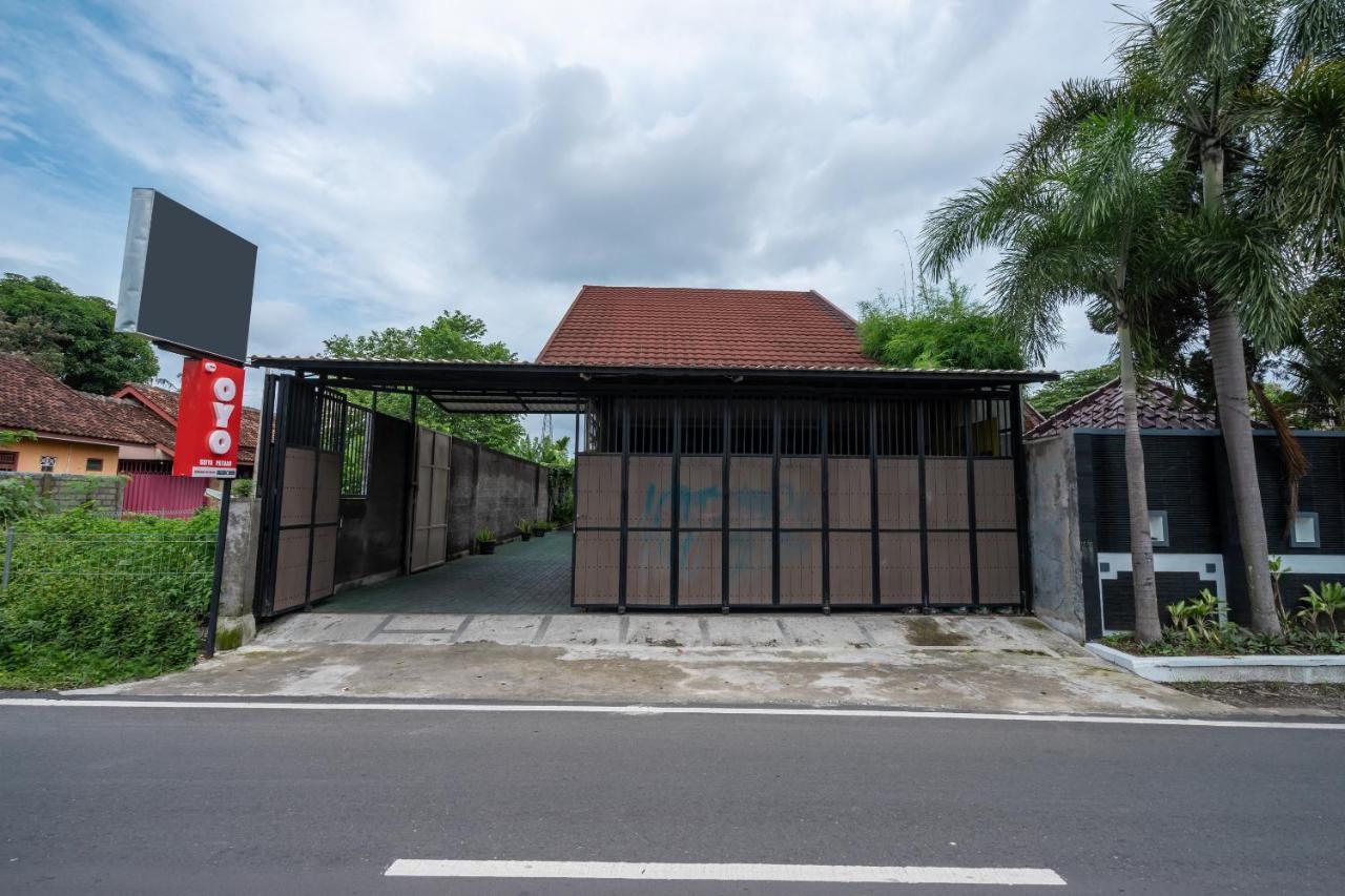 Oyo 2347 Griya Patran Hotel Ngabean Exterior photo
